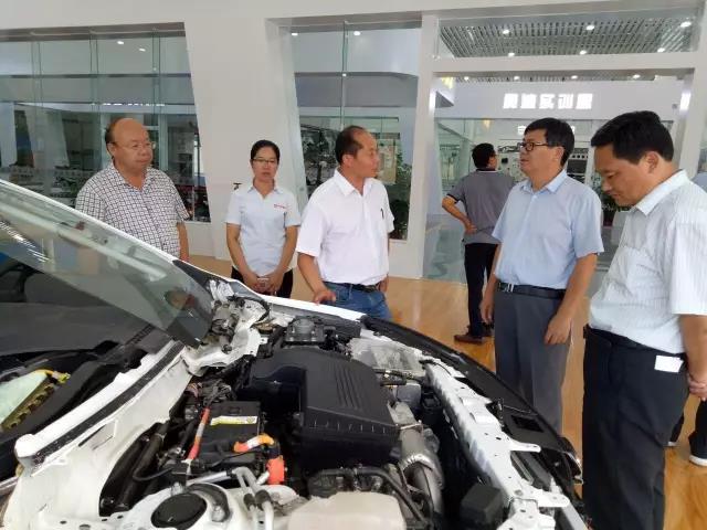 河北k8.com集团旗下河北聚乾电动车有限公司电动观光车捐赠仪式在广平职教南校区顺利举行